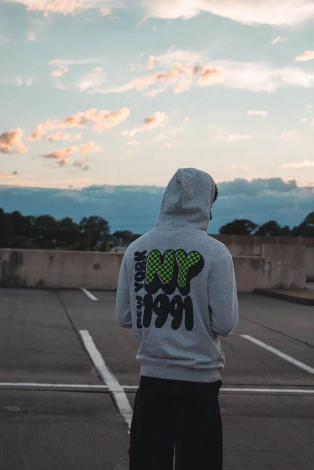 sweats personnalisés brodés de style universitaire
