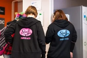 Sweat-shirts d'entreprise personnalisés : lesquels choisir et comment faire des économies ?