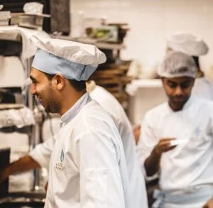 Veste de chef personnalisée : 5 erreurs à éviter lors de la broderie