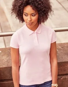 Polos rose personnalisé pour femme ? Couleurs et polices pour une impression parfaite.