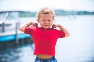 Polos rouge Ferrari pour femme : idées pour le choix des polices et des couleurs