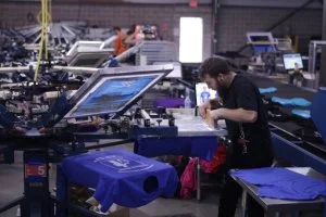 T-shirts sérigraphiés en ligne : mission possible ?