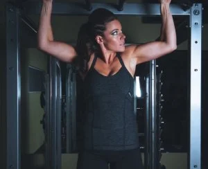 Hoe tanktops voor dames in de sportschool het imago van jouw sportschool kunnen versterken.