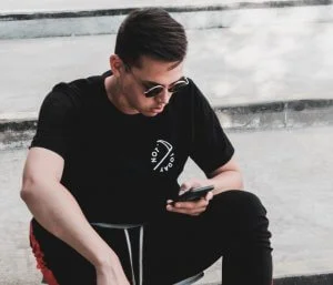 Minimalistisch T-shirtontwerp: dit is waar je op moet letten voor het juiste effect.