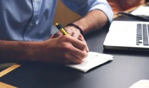 Gepersonaliseerde cadeaupennen: initialen versus volledige namen en andere vragen